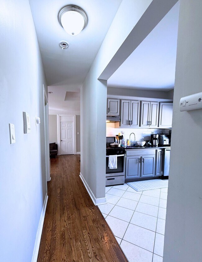 Building Photo - 162 Carteret Ave