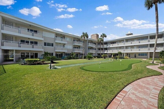 Building Photo - 1199 Hillsboro Mile