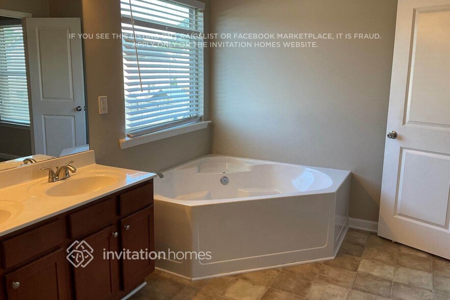 Building Photo - 4303 Violet Way Ct