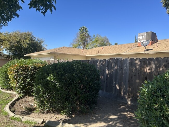 Building Photo - 3000 Keller St