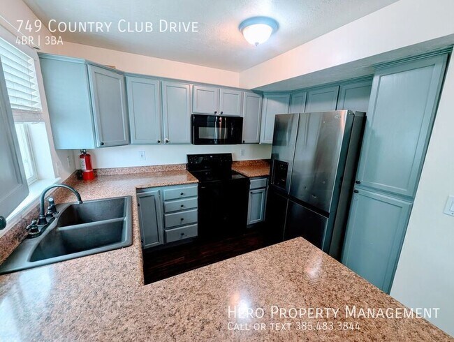Building Photo - 749 Country Club Dr