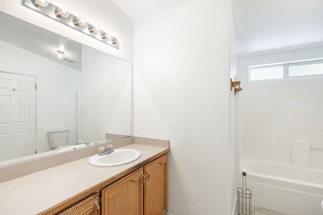 Building Photo - Rare Home, 3 Bedrooms, 2 Bathrooms, Rural Setting