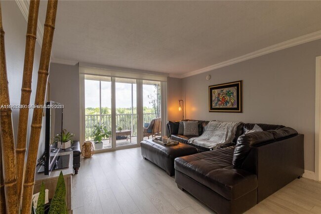 Building Photo - 250 Jacaranda Dr