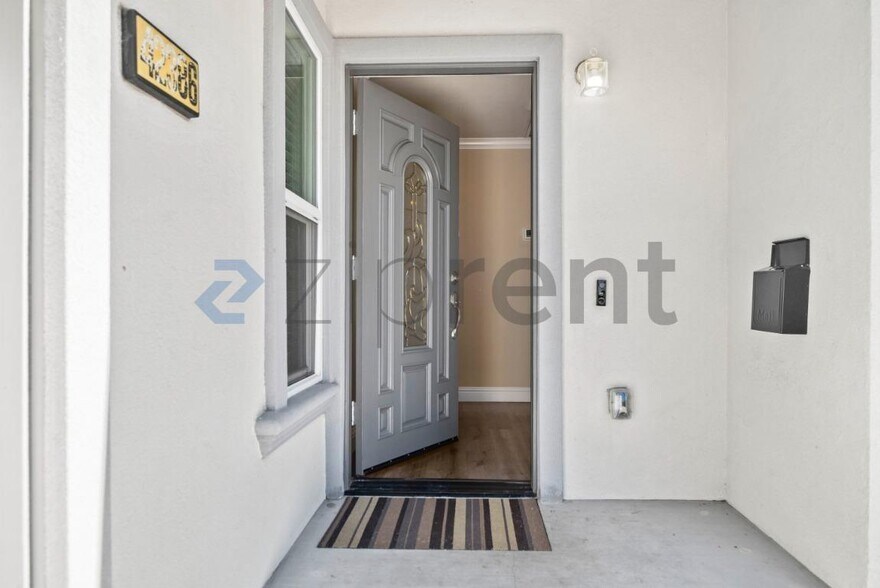 Building Photo - Unit