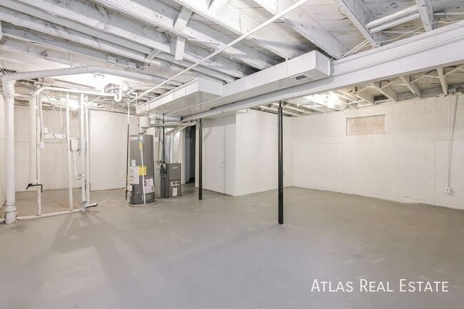 Building Photo - 4424 W Alameda Ave