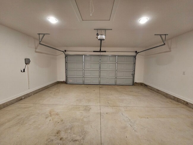 Building Photo - (3) Bed/(2.5) Bath Townhome Avail NOW! New Construction!