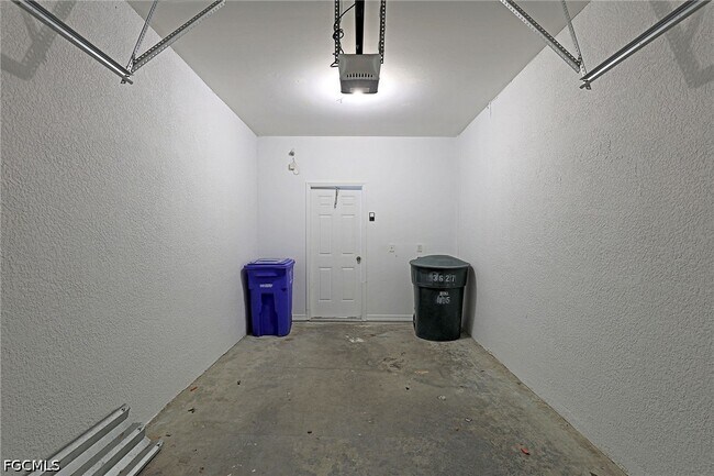 Building Photo - 3629 Pine Oak Cir