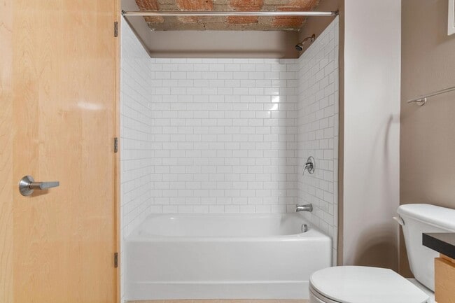 Building Photo - 521 S 7th St