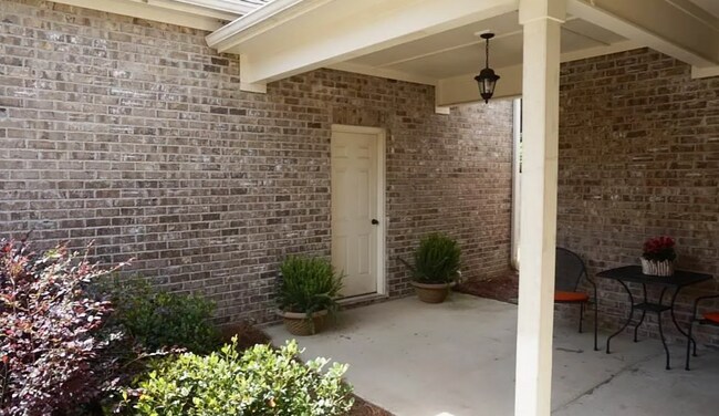Building Photo - 1719 Creekside Dr