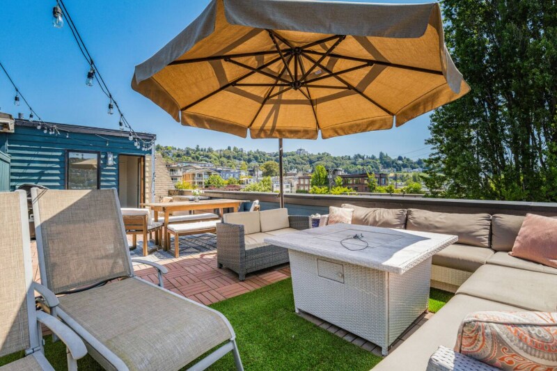 Building Photo - 2026 Fairview Ave E