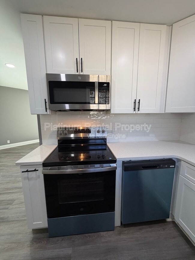 Building Photo - 1492 Waverly Way