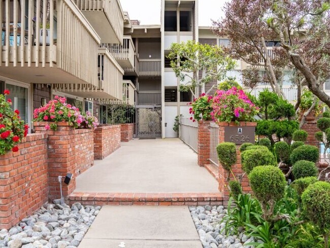 Building Photo - 6526 Ocean Crest Dr