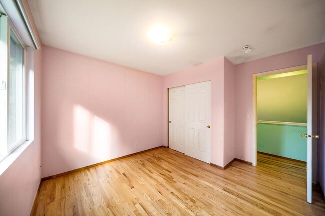 Building Photo - 5 Bed 2.5 Bath Spacious House For Rent In Poulsbo!!!