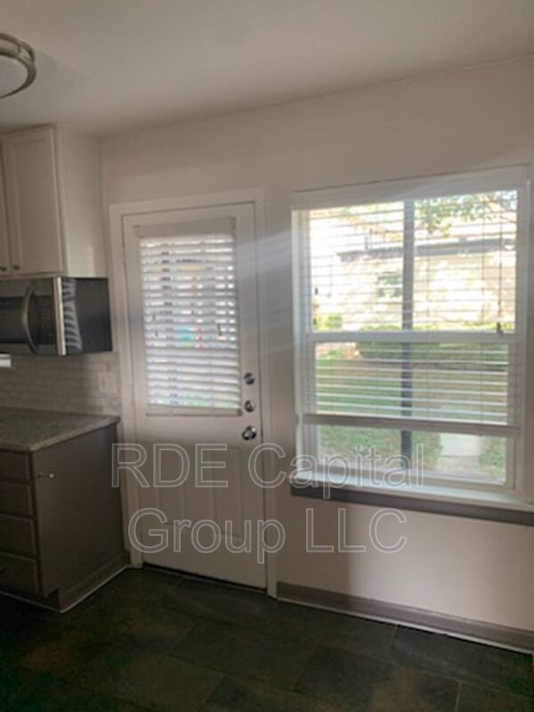 Building Photo - 4722 El Campo Ave