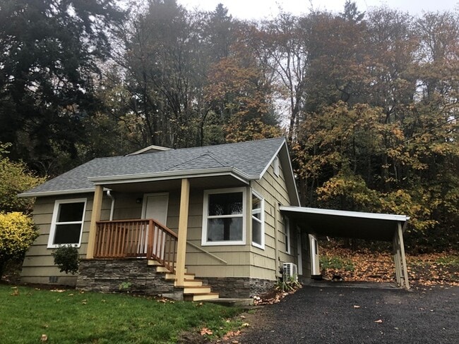 Building Photo - BEAUTIFUL TWO BEDROOM CHARMER LOCATED IN LONGVIEW