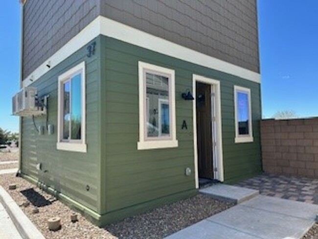 Building Photo - Bungalow for Rent