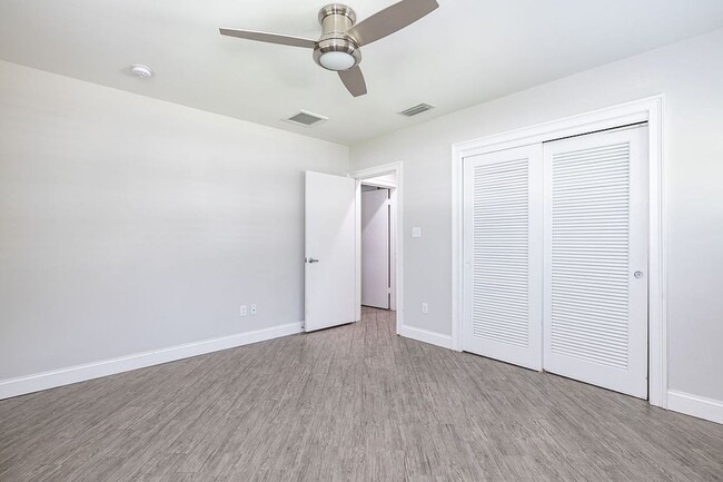 Building Photo - Updated Beach Park Home