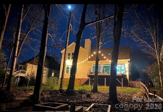 Building Photo - 519 Delburg St