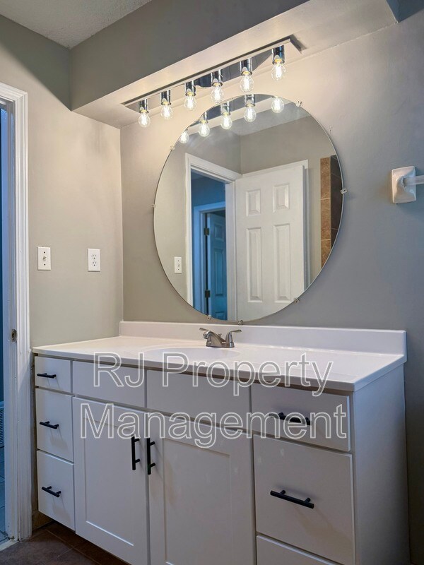 Building Photo - 4521 Stony Point Dr