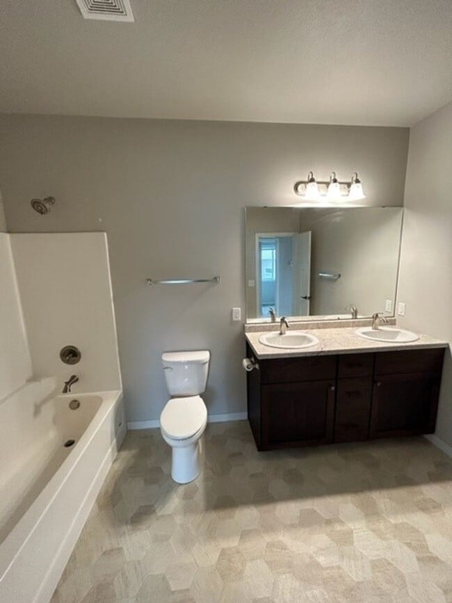 Building Photo - 3027 39th Ave S