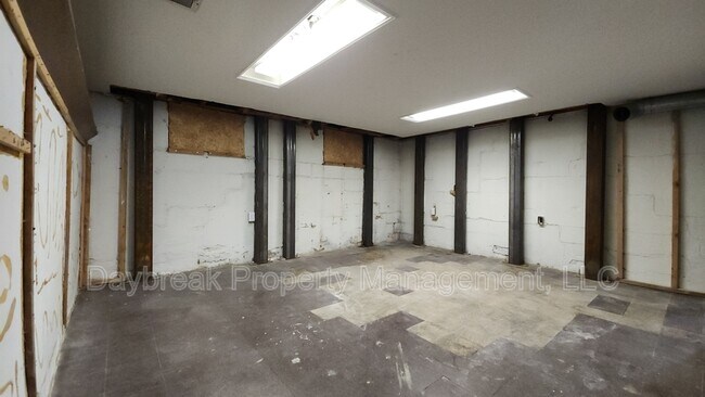 Building Photo - 729 14th St N