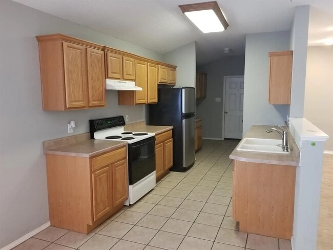 Building Photo - 507 N Hyden Ave