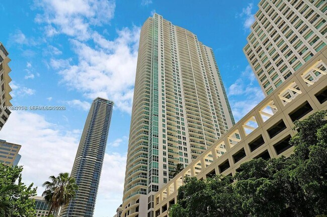 Building Photo - 950 Brickell Bay Dr