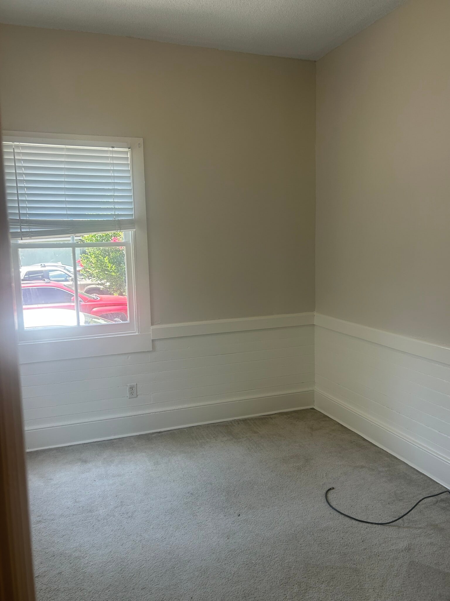 Building Photo - 520 E Hall Ln
