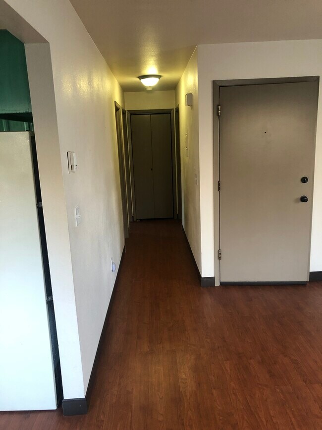 Building Photo - 941 W 76th Ave