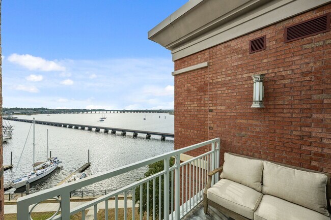 Building Photo - 419 Sky Sail Blvd