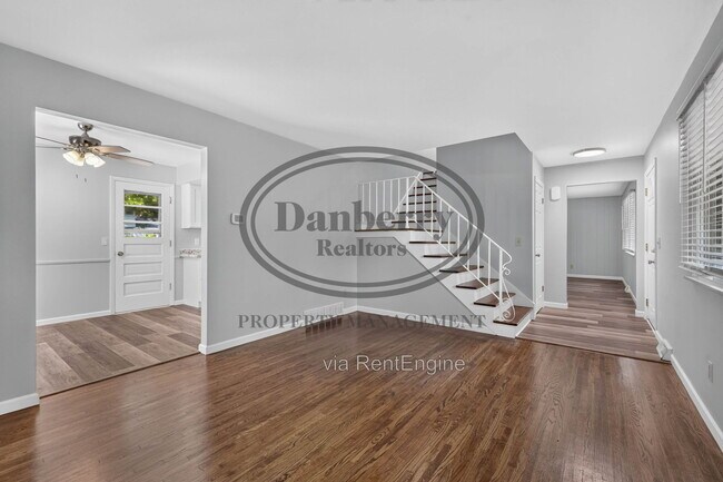 Building Photo - 6946 Kinsman Dr