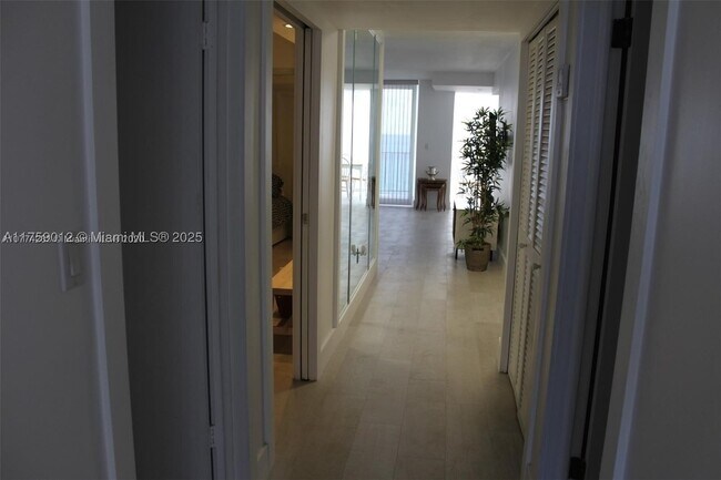 Building Photo - 881 Ocean Dr