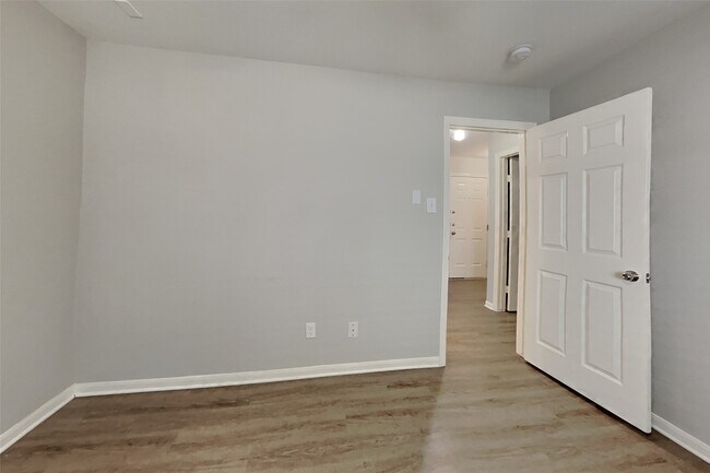 Building Photo - 10 Windswept Oaks Pl