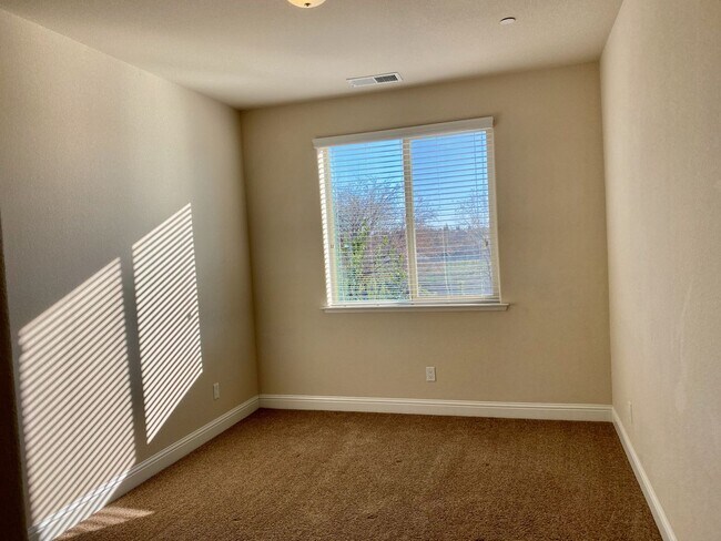Building Photo - $2,750 Copper River Golf Course, 3 Bed + L...