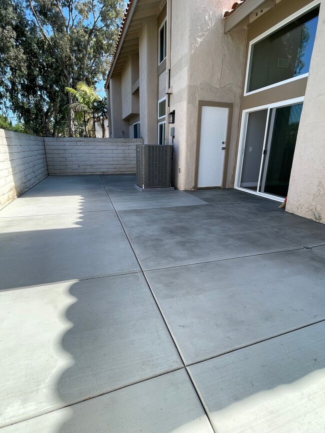 Building Photo - Remodeled Home in Irvine, Includes Attache...