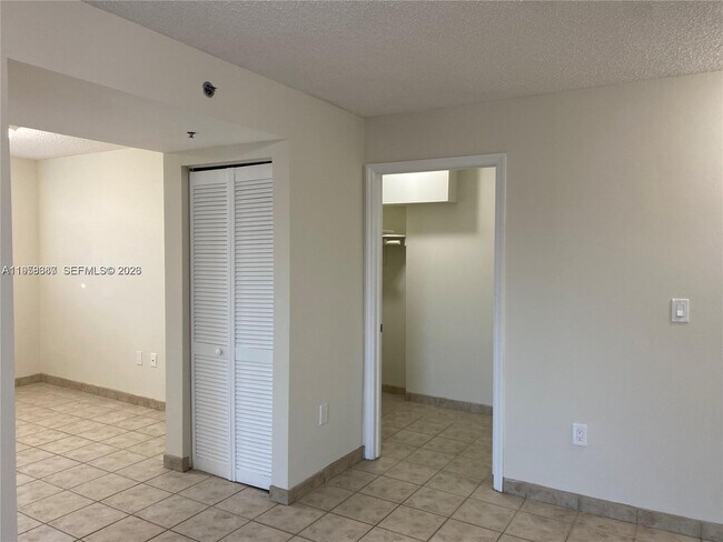 Building Photo - 601 SW 37th Ave