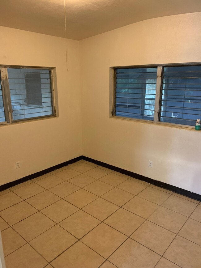 Building Photo - 615 18th St