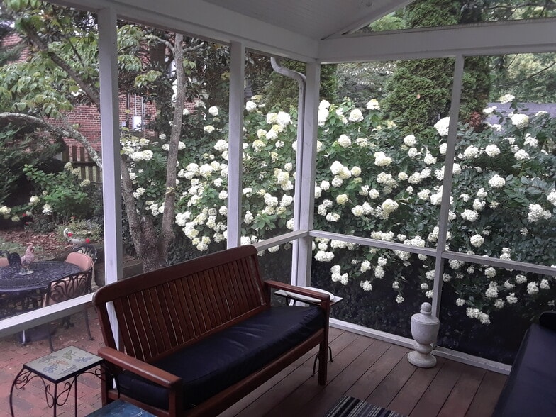 Building Photo - 313 Parkway St