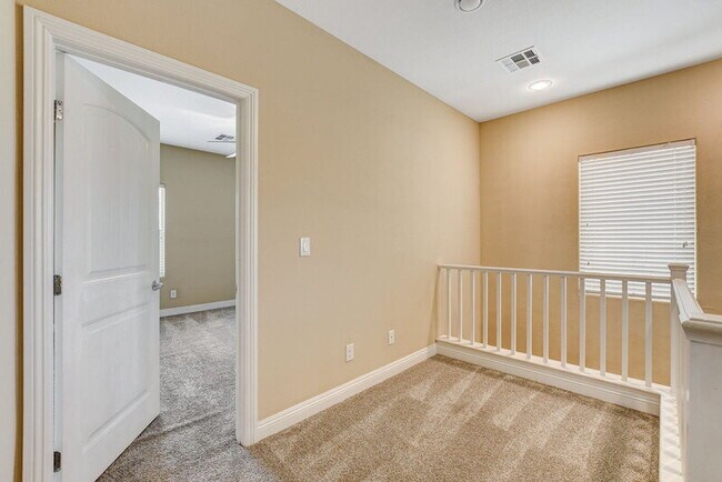 Building Photo - 1074 Fish Pond Ave