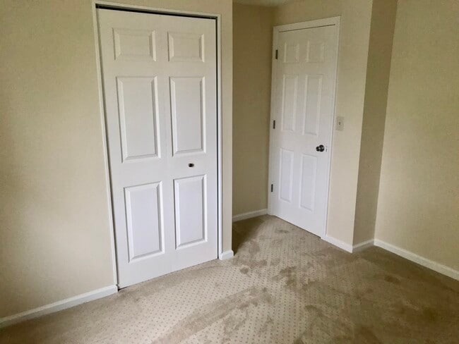 Building Photo - 7404 Oak Post Rd