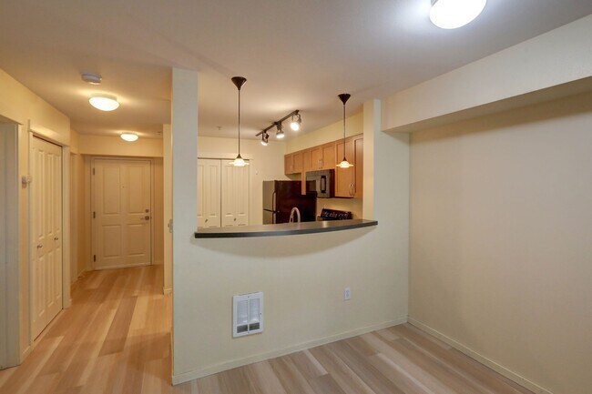 Building Photo - Downtown Bellevue One Bedroom One Bath Condo Available!
