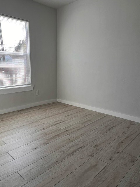 Building Photo - 2731 Fordham Rd