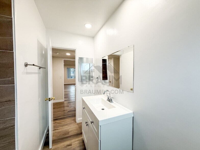 Building Photo - 6039 Whitsett Ave