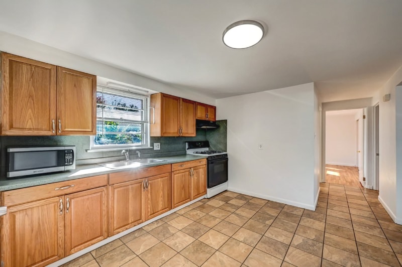 Building Photo - 819 Fairview Ave