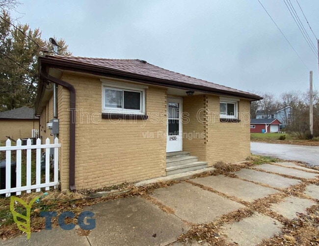 Building Photo - 1400 Kansas St