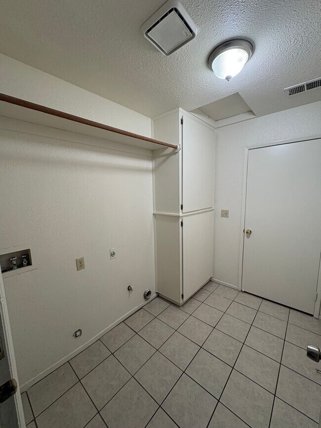 Building Photo - Very Nice Home for Rent! Swimming Pool!