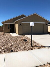 Building Photo - 2398 South Dr