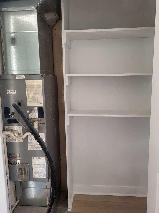 Building Photo - *Newly Renovated* Premium Style 2-Bedroom Apartment Home