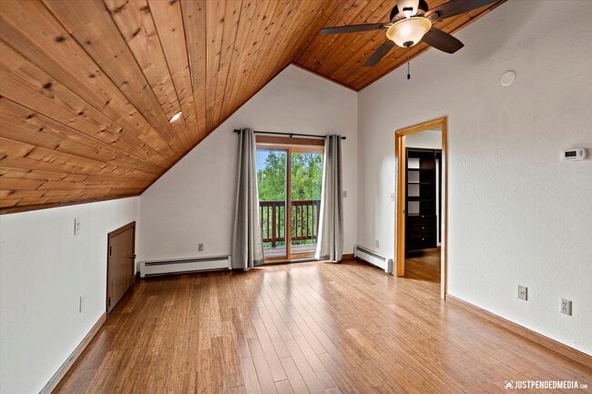 Building Photo - Hillside Retreat