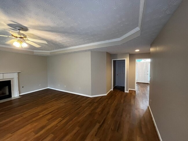 Building Photo - Blending Relaxation & Sophistication to Cr...
